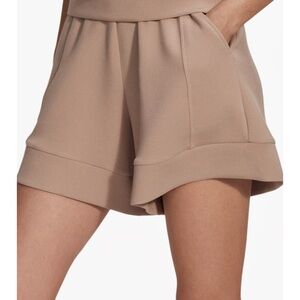 Varley Alder Shorts Light Taupe